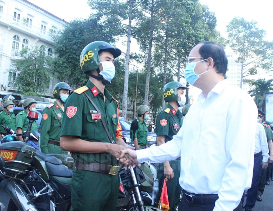 Phó Bí thư Thành ủy TPHCM Nguyễn Hồ Hải động viên các lực lượng tại Lễ ra quân.