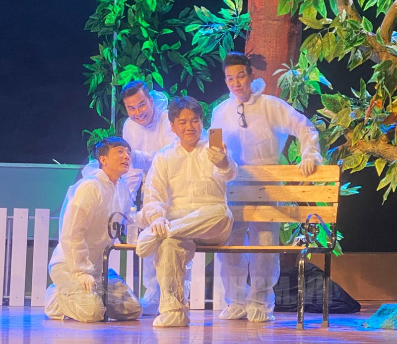 Một trong những suất diễn hiếm hoi của Nhà hát Trần Hữu Trang trong mùa dịch. 