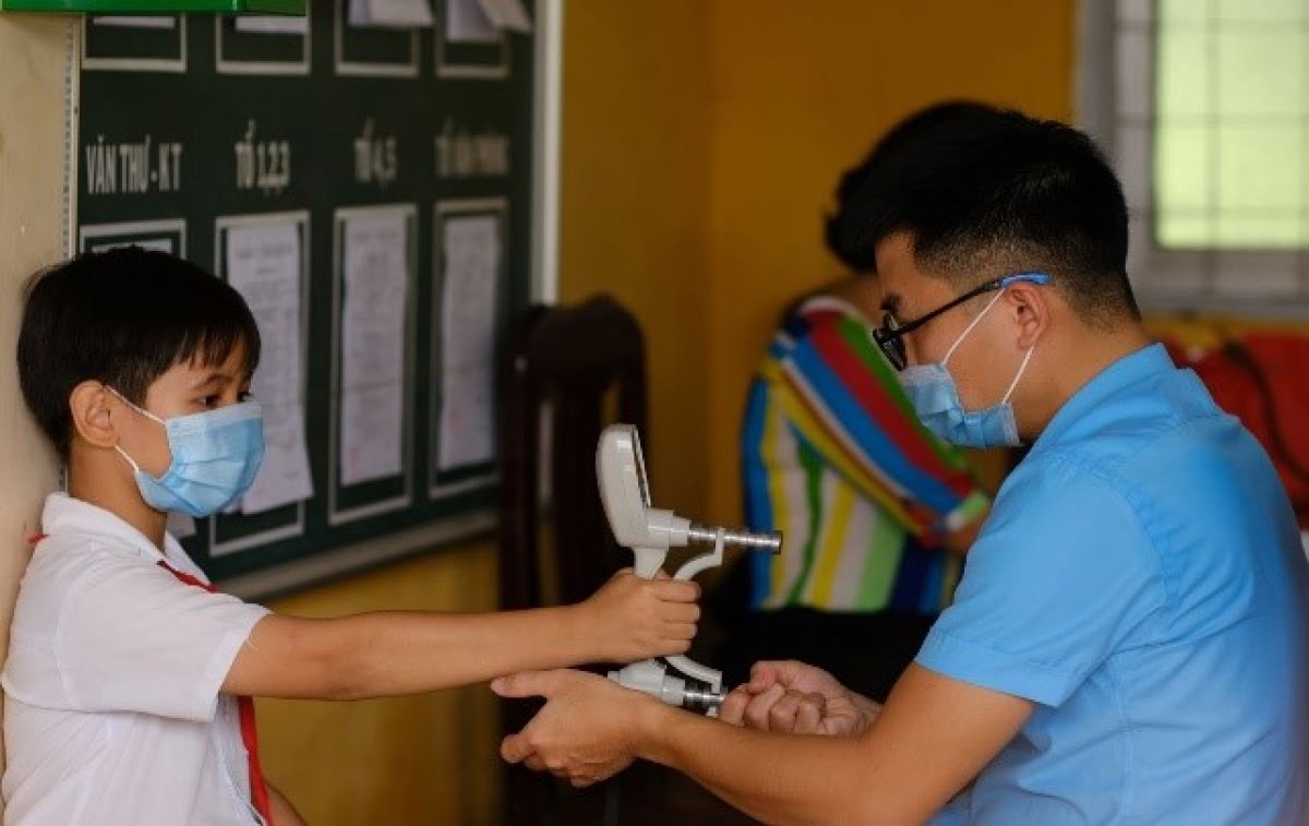 Đo các chỉ số về thể chất cho học sinh tại trường tiểu học Hòa Tân 1 – tỉnh Đồng Tháp