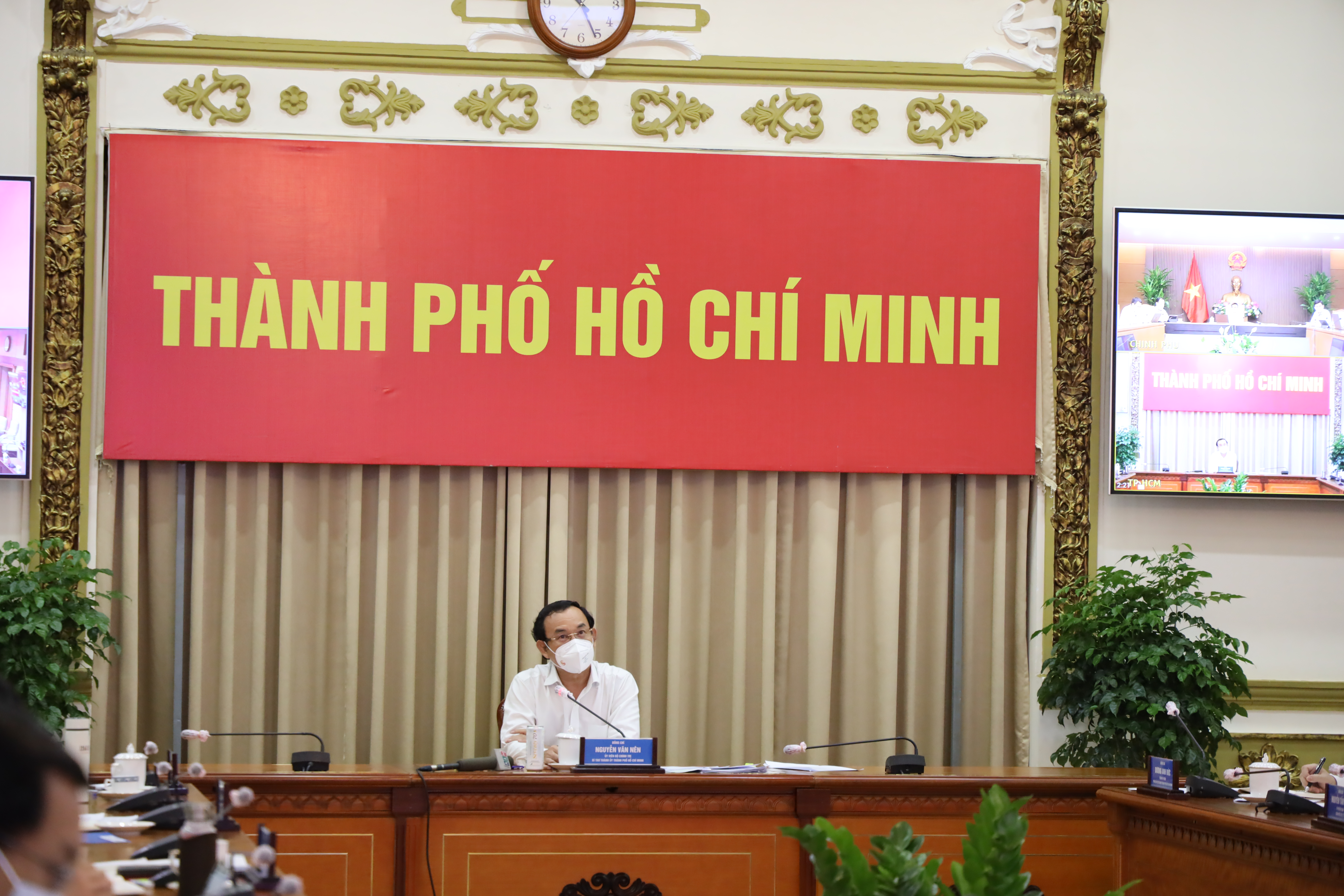 B&iacute; thư Th&agrave;nh ủy TPHCM Nguyễn Văn N&ecirc;n ph&aacute;t biểu tại cuộc họp